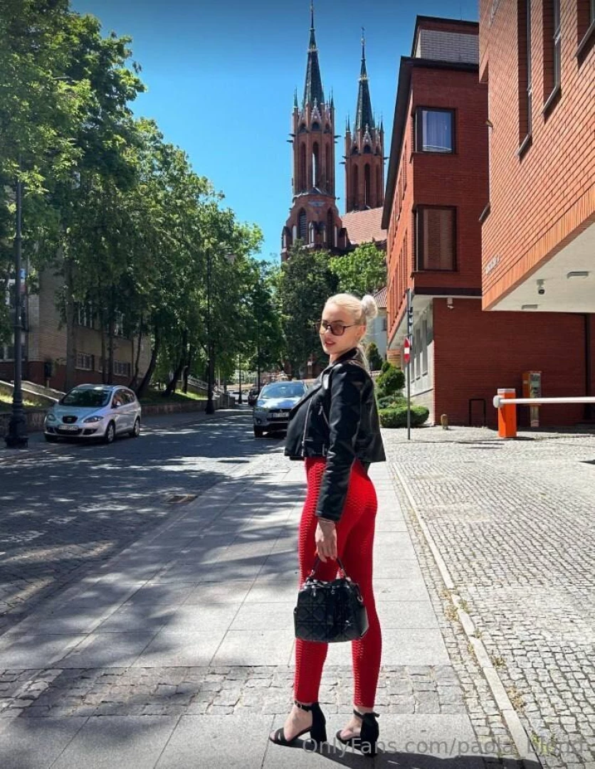 Walking is not only a pleasure but also a way to take care of your own 