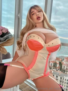 Wow what a figure of kate you have never seen such beauty ever don t