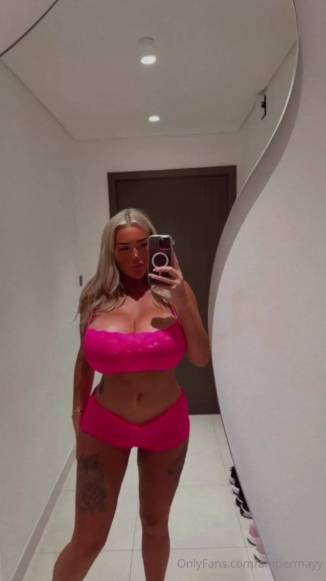 Check ur dms im online now 