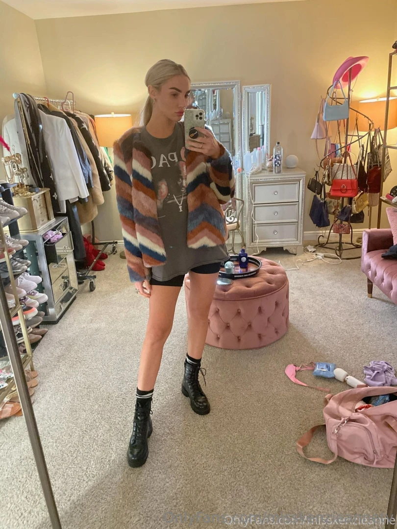 Dm me a on my main page misskenzieanne for a free surprise part 12 