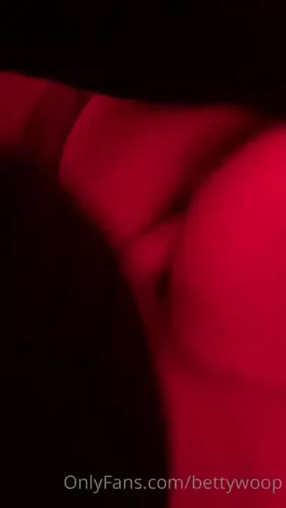 Watch his big dick slide in and out of me look how much i enjoy it 