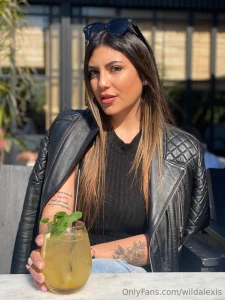 Would you tell if i am wearing a bra or not