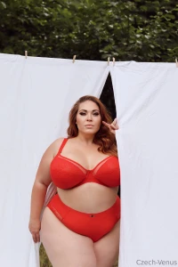 They say red is the color of desire would you agree k se e erven je