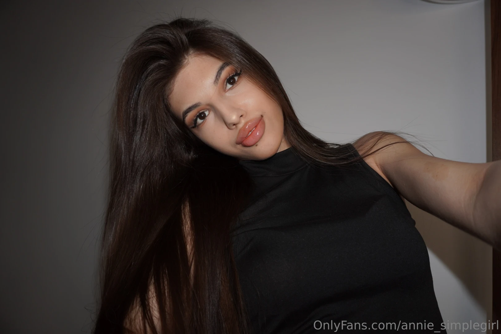 Hi how are you darling these selfies are for you 