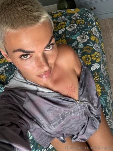 Tu t ennuies viens dans mes dm