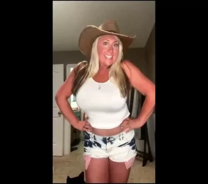 Stream started at 06 27 2023 03 33 am live with lovelylo316 we are