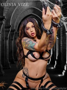 Chain me up and make me yours