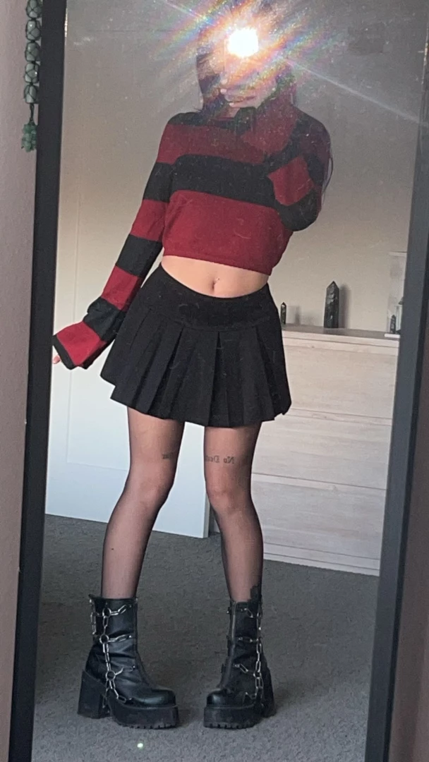 My cute summerween outfit who knows who i am dressed as 