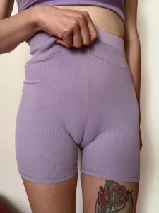 Going to pilates but first showing off this cute lilac camel toe to