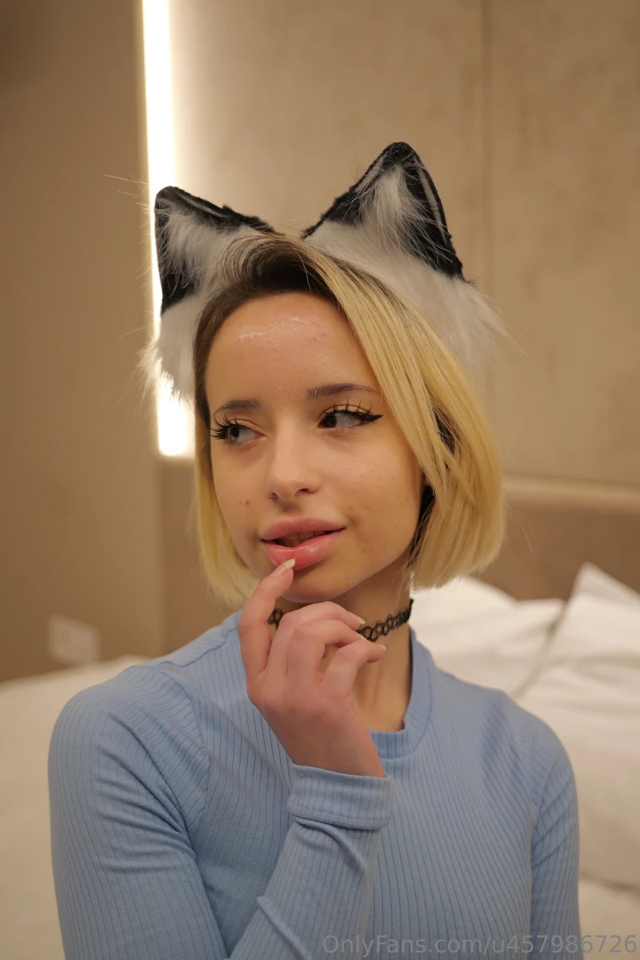 Trying to get if these kitty ears suits me or not 