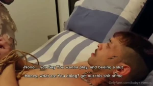 D3sob3di3nt3 quiere enga arme y lo descubro y llamo a mi amiga