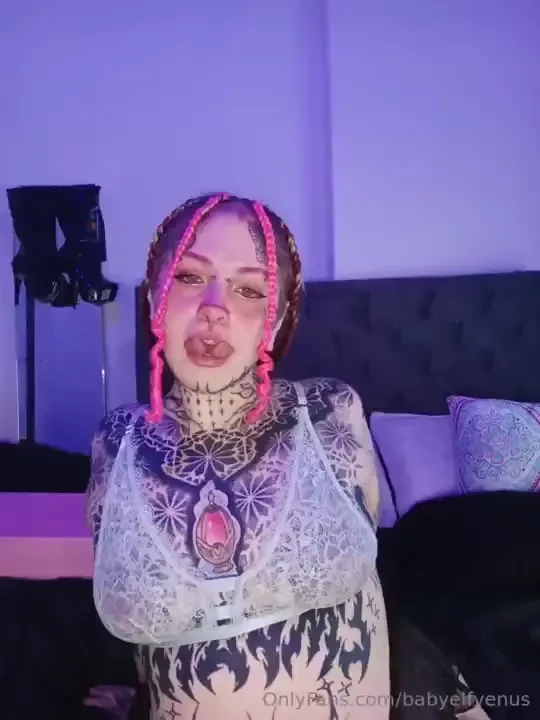 Est elfa est muy caliente jugamos a videollamarnos a la noche 