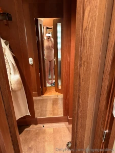 Meet me in my hotel room