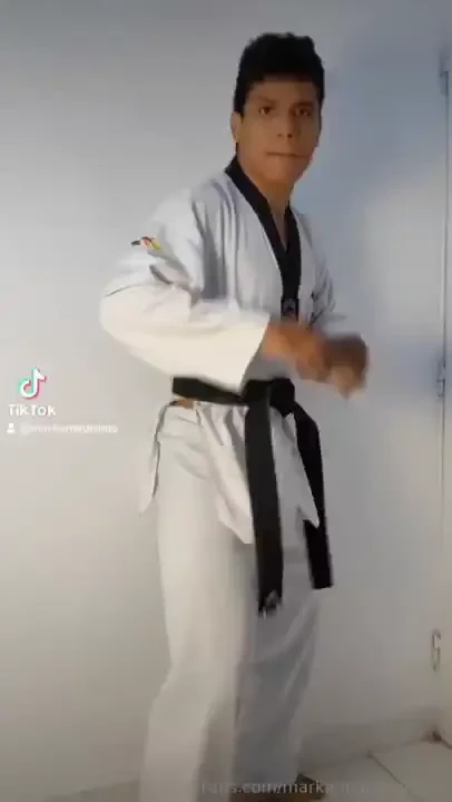 Acabamos la semana con patadas voladoras y transiciones muy atrevidas 