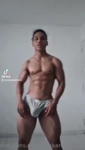 Sabe que le voy a dar mmm aa uuuu