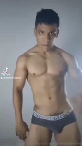 Sin calzoncillos en www onlyfans com markamadisimo