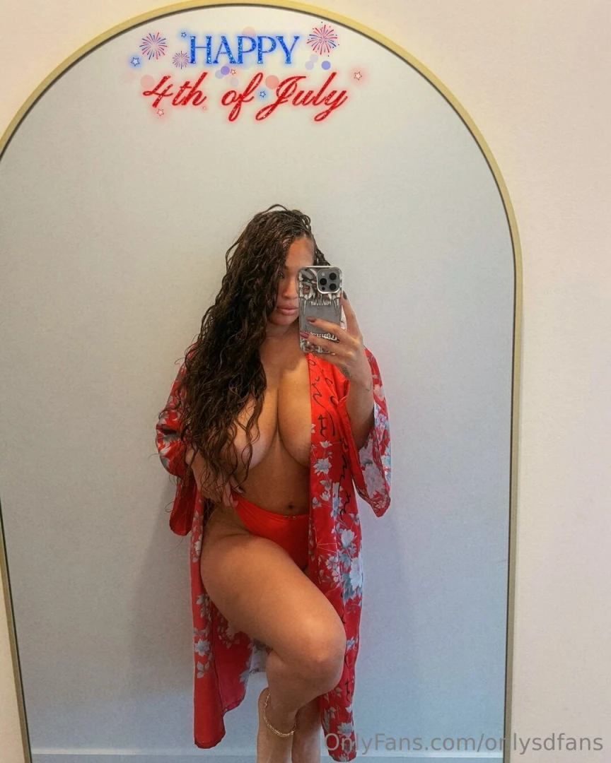 Happy 4th allllll my content customs and facetimes are 40 off today 