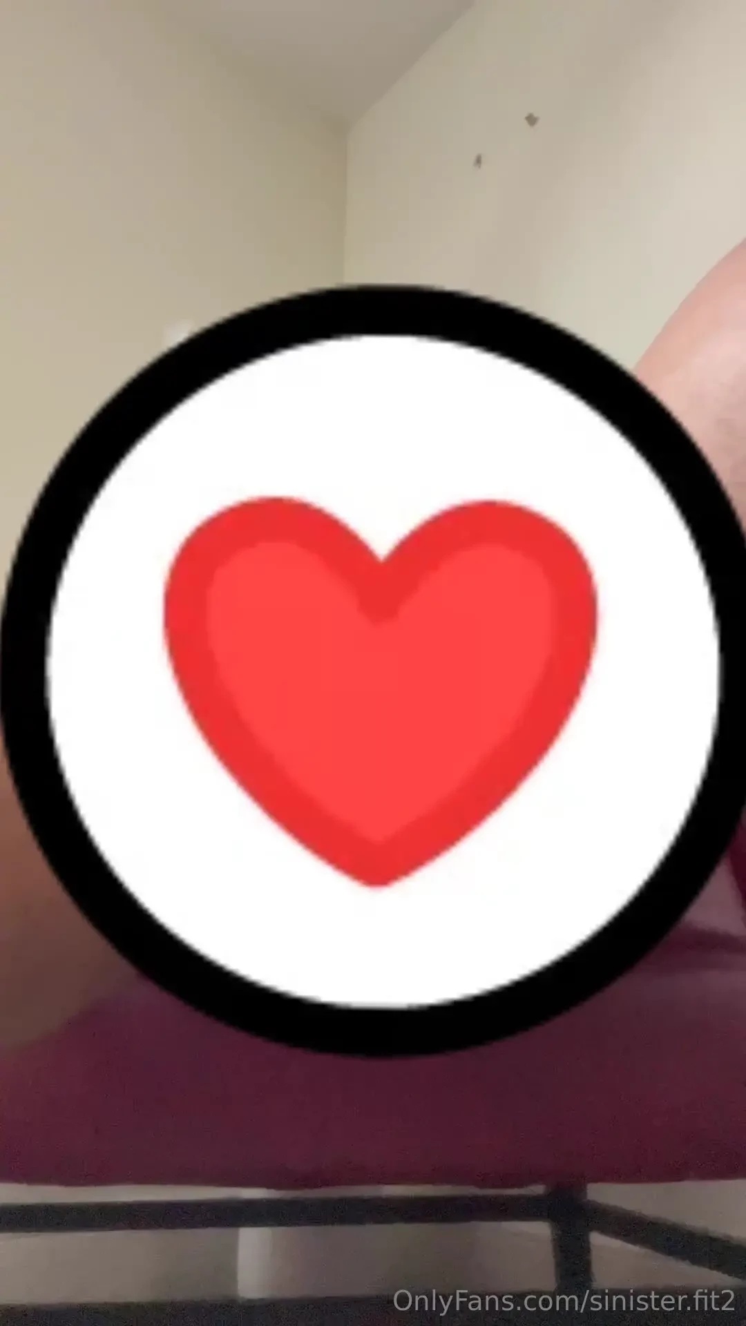 Got horny sitting on this chair and decided to show my ass while 
