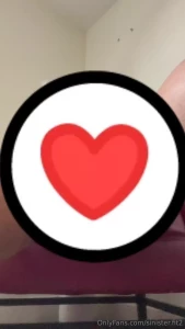 Got horny sitting on this chair and decided to show my ass while