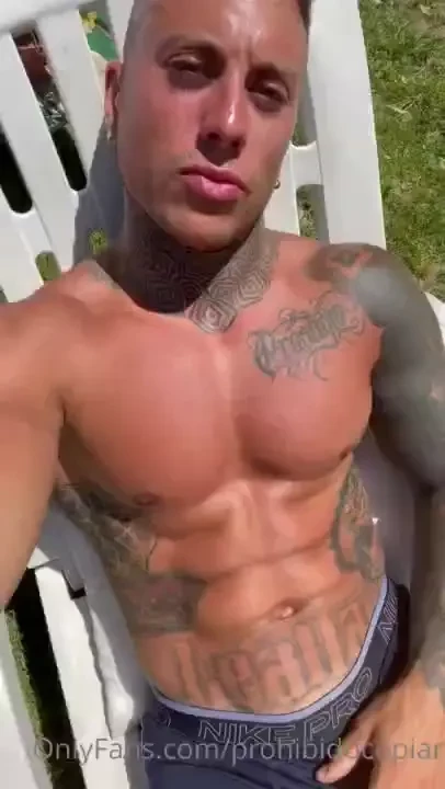 Hi guys what are they doing i want to read your comments 