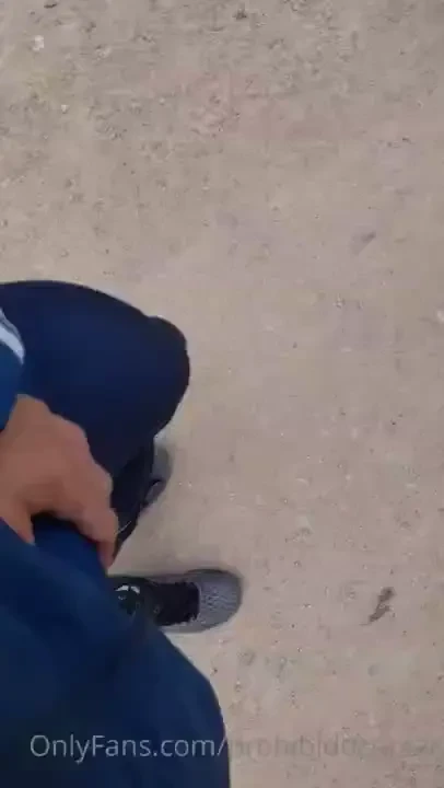 Mala idea salir a caminar en calzas y sin boxer puesto se me empezo a 