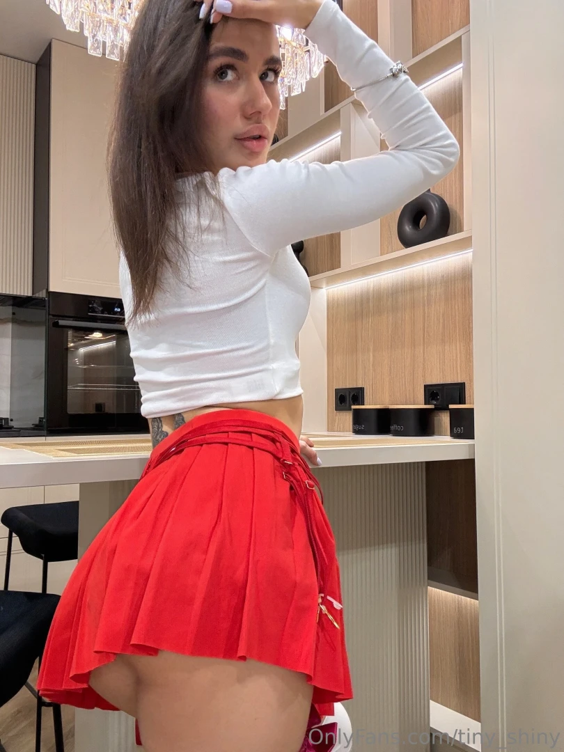 You like short skirts without panties 