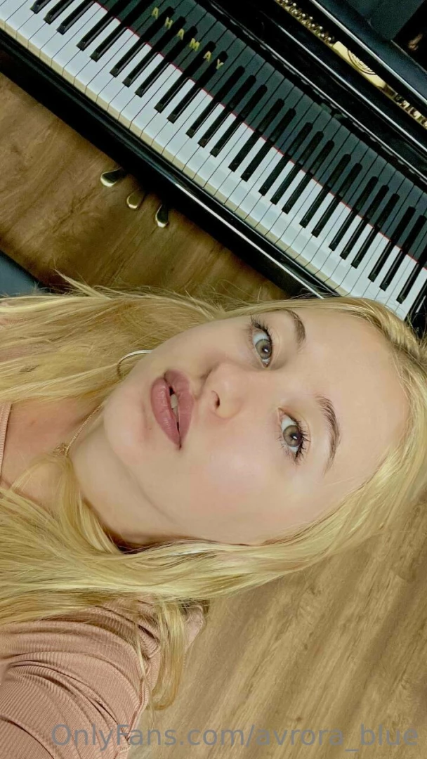 I ll help give you private piano lessons just you and me 