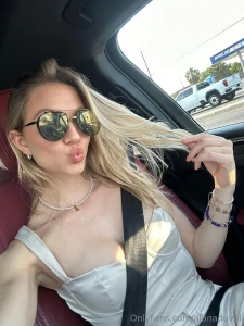 Pouty lips and filthy thoughts behind the wheel