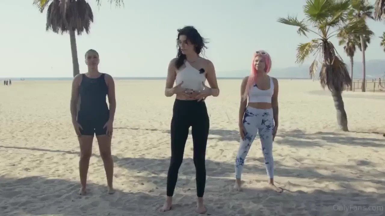 Sculpting in the hot sand thetezzashow skaterskylar check out the 