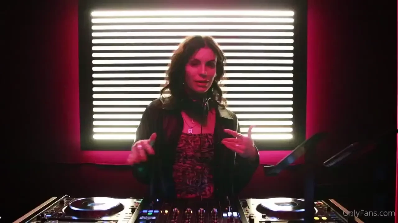 Let me show you how to loop a track 