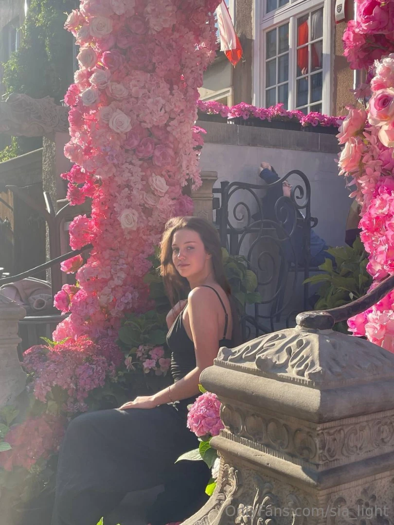 Hi loves i visited some cozy caf s with delicious desserts and coffee 