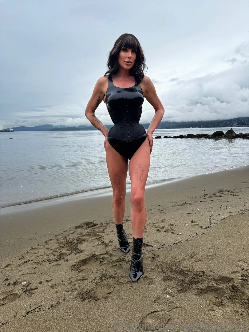 Undress me with your imagination or let me do it for you 