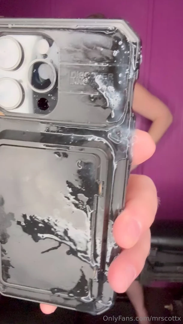 Kept the camera rolling while the wife realhotwife4u stayed bent over 