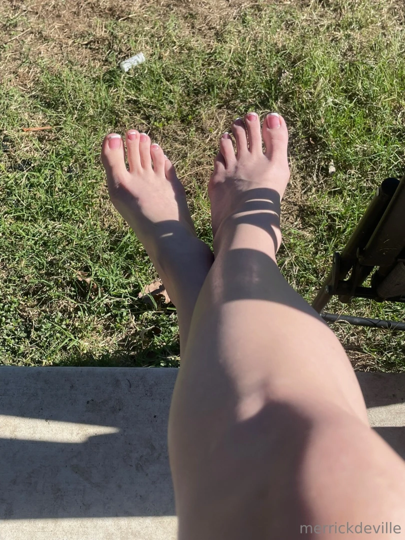 Fresh pedi for the feet boys 