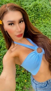 If you haven t decided yet just stare right to my eyes i got a plan