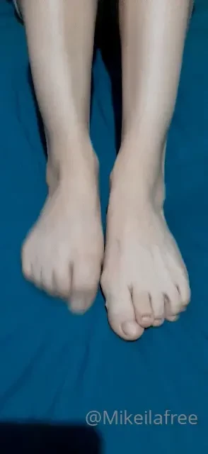 For my fans who love my feet do you want to receive more content via 