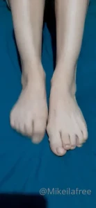 For my fans who love my feet do you want to receive more content via