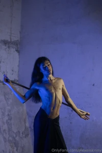 Maybe you didn t see me before but you can look at me now