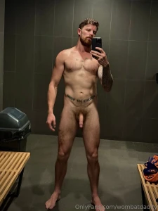 So many hot guys in the gym today and not one walked in not one