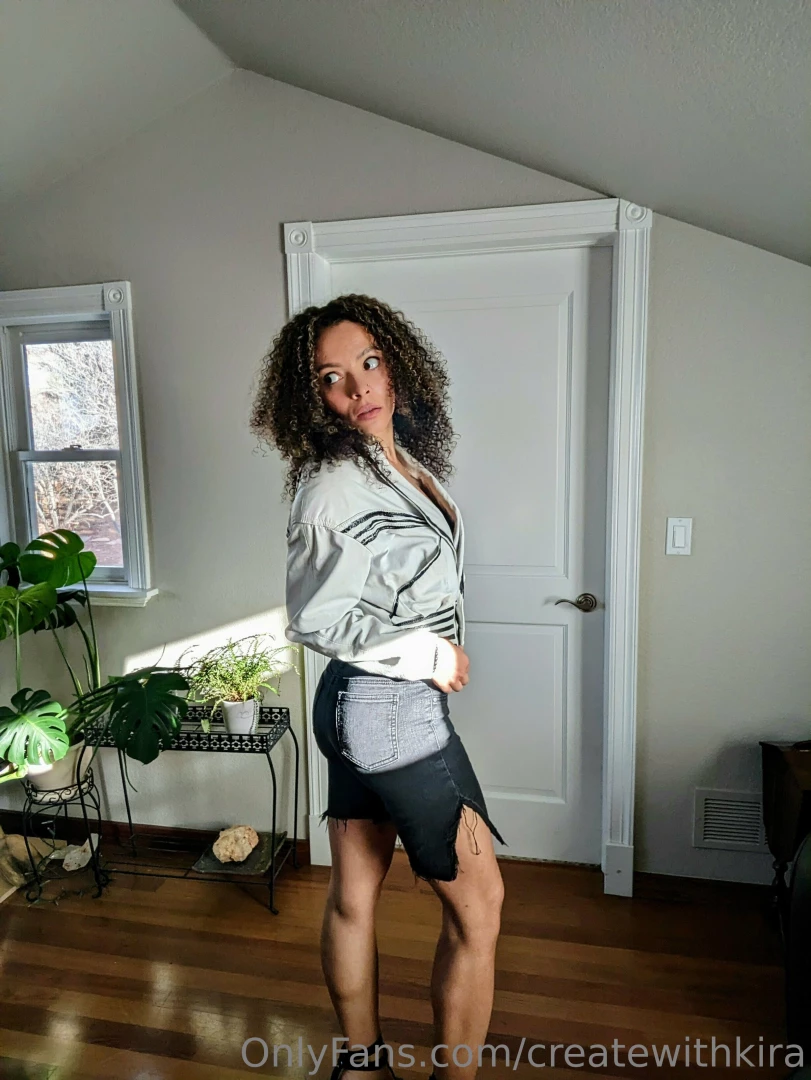 Upcycled an 80s vintage leather jacket and black jeans bisous 