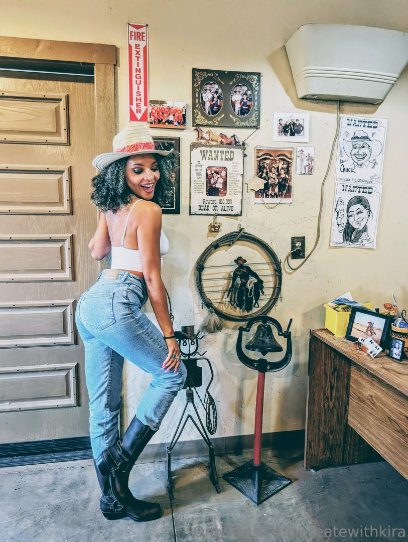 -- wanted -- lil slim-thick cutie who knows how to ride bisous 