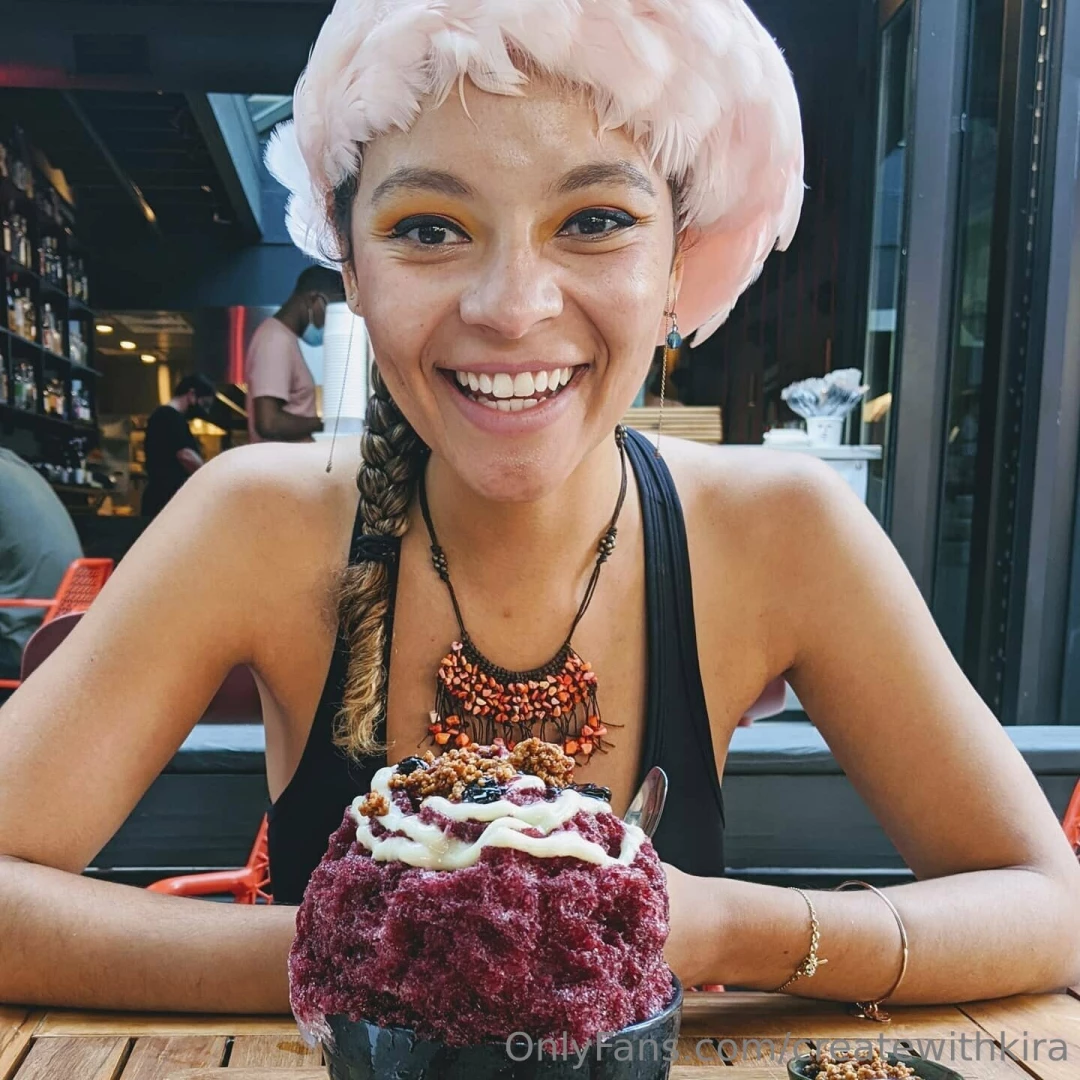 Two things that go together pink feather hats and red bean kakigori 