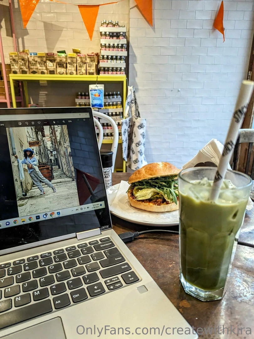 Photography and matcha to start the day bisous 