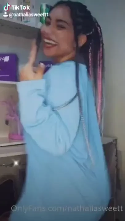 Aqui les dejo un bailecito con toda la actitud por que me encanta que 