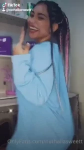 Aqui les dejo un bailecito con toda la actitud por que me encanta que