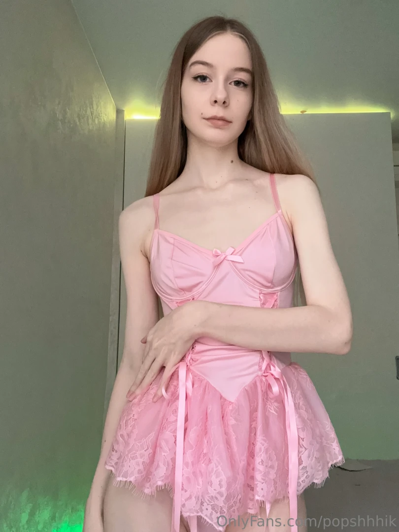 Oops i thought the skirt in this outfit would be a little longer and 