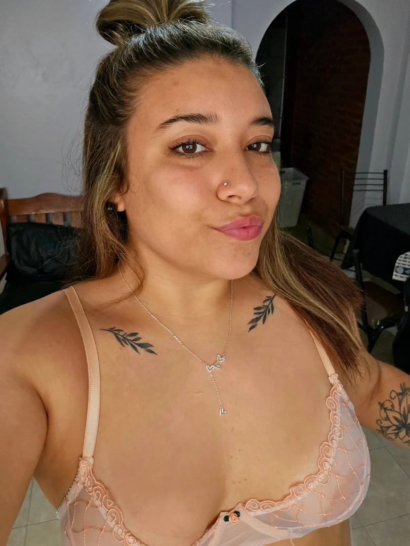 Available for videoo calls write me 