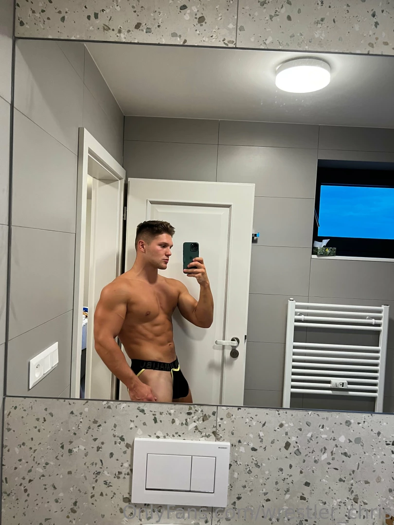 Let me take a selfie p 