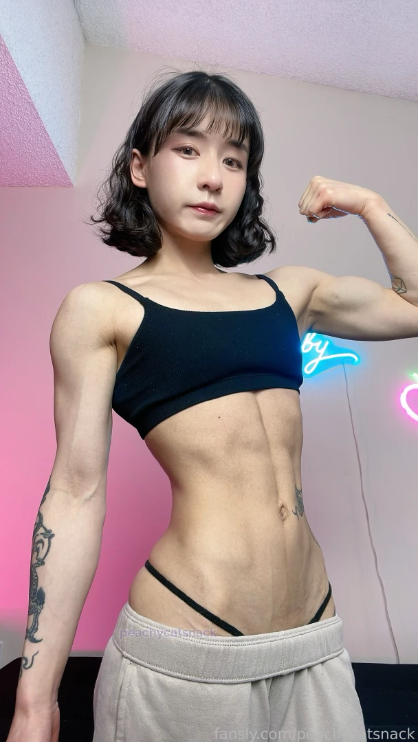 Buff kitty time musclegirl muscle fit fitness fitgirl abs sixpack 