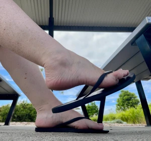 Your weekly flip flop fix part 2